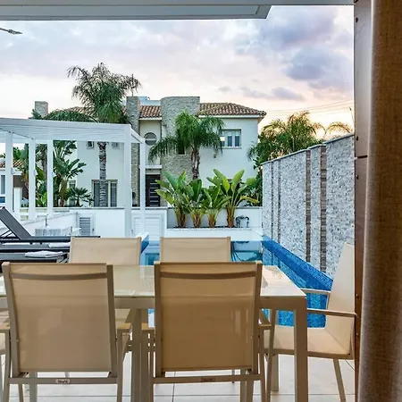 Апартаменты New With Pool, Rooftop Jacuzzi And Sea View Айя-Напа