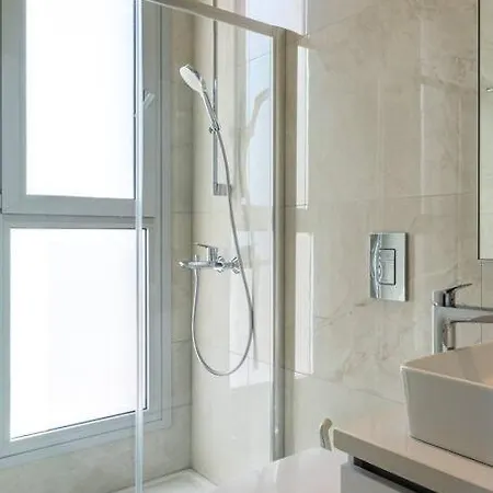 Апартаменты New With Pool, Rooftop Jacuzzi And Sea View