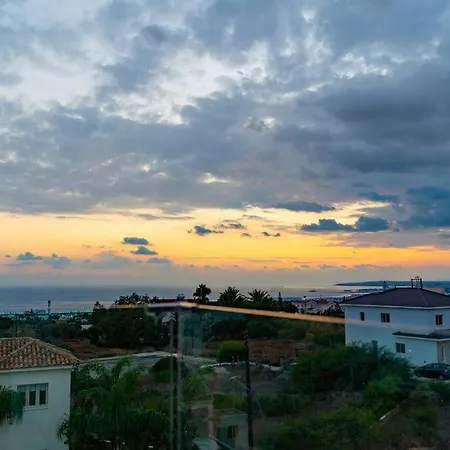 Апартаменты New With Pool, Rooftop Jacuzzi And Sea View Айя-Напа