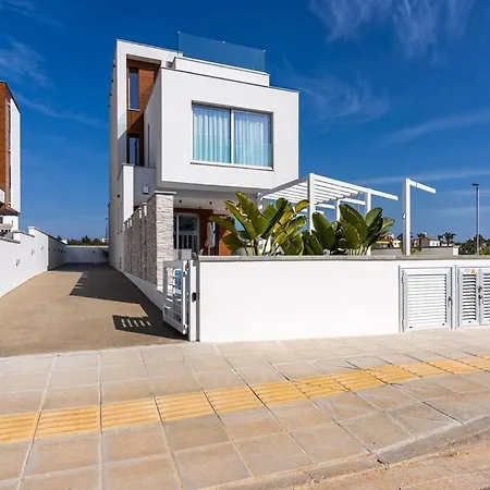 Апартаменты New With Pool, Rooftop Jacuzzi And Sea View *