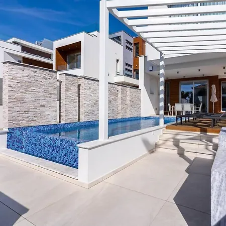 New With Pool, Rooftop Jacuzzi And Sea View Апартаменты *